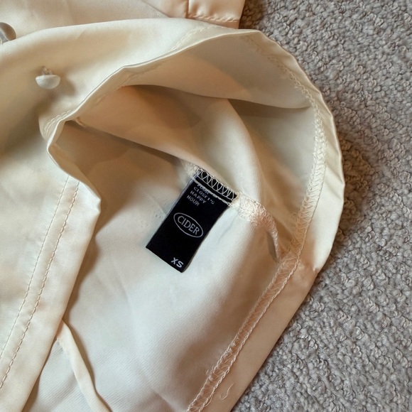 Satiny blouse - Picture 4 of 5